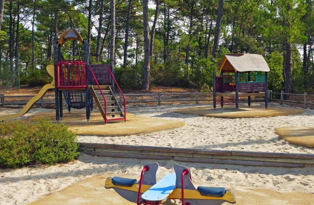 Cosy apartment for 4 people with WIFI, pool, TV, balcony and pets allowed