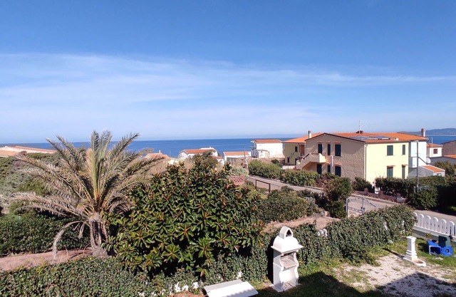Cosy apartment for 4 guests with WIFI, pool, TV, balcony and parking, close to Castelsardo