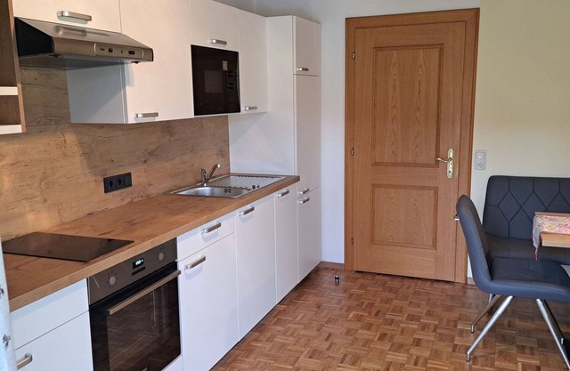 Cosy apartment in villa for 4 people with WIFI, TV, balcony and parking