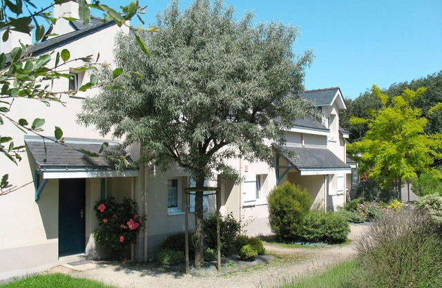 Cosy apartment in villa for 6 guests with WIFI, pool, TV, terrace, pets allowed and parking