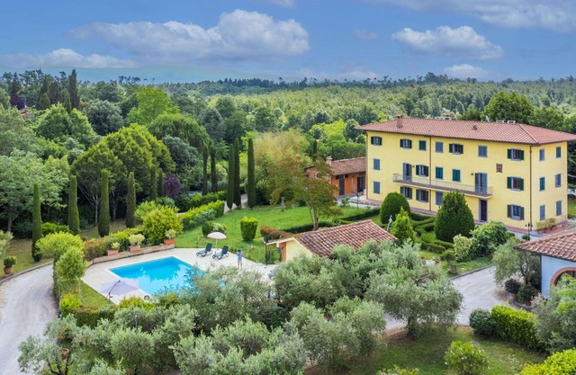 Cosy apartment in villa with hot tub, WIFI, A/C, private pool, TV and pets allowed