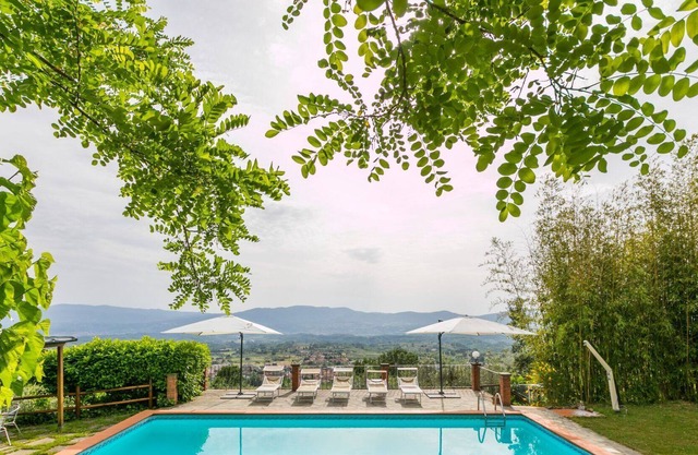 Cosy apartment in villa for 6 people with WIFI, pool, TV, patio, pets allowed and parking