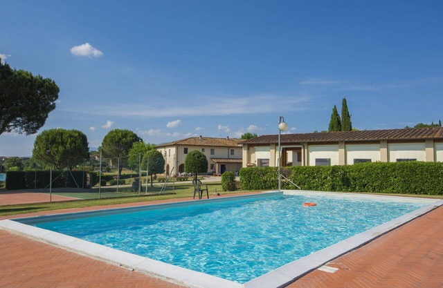 Cosy apartment in villa for 7 guests with pool, WIFI, TV, pets allowed and parking