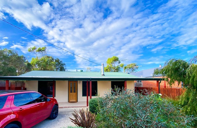 Cosy Beach Cottage with large garden in walking distance from the beach.