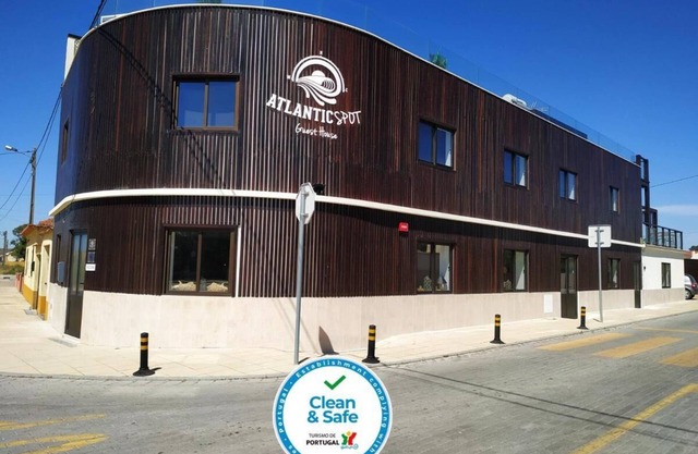 Cosy beach retreat on Poco da Cruz Beach. Every room has their ensuite bathrom!