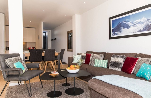 Cosy Central Apartment with Terrace
