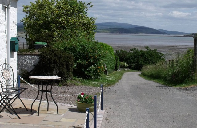 Cosy cottage in spectacular location overlooking Balcary Bay