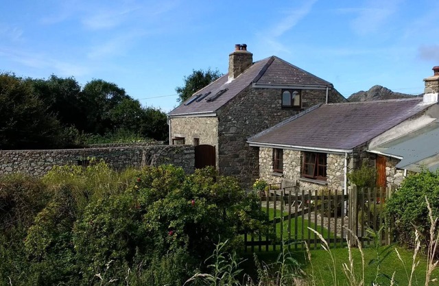 Cosy Cottage. Log Stove, Private Walled Garden, Coastal Walking From The Door.