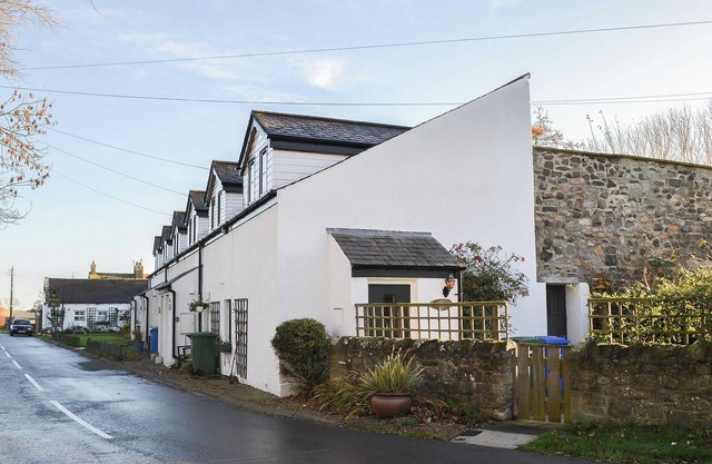 Cosy end of terrace accommodation situated right on the heritage coastline.