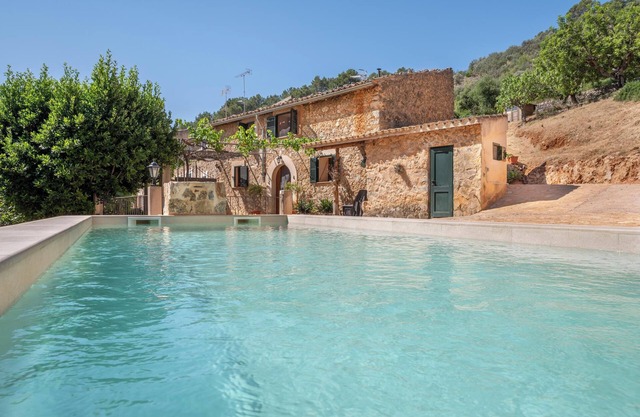 Cosy Finca with Wi-Fi, Garden and Terrace; Parking Available