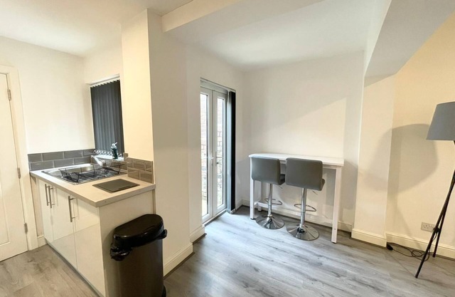 Cosy Group house in Birkenhead