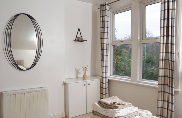 Cosy High Brooms Suite