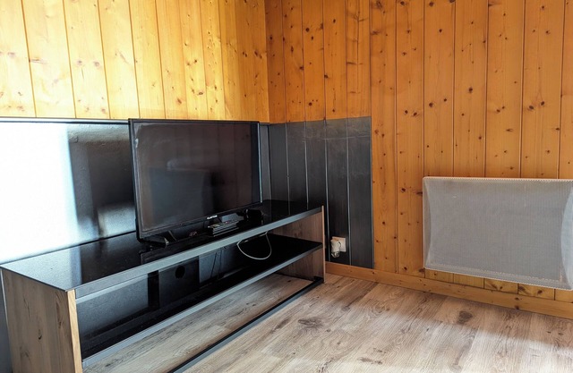 Cosy little chalet between lake and mountains