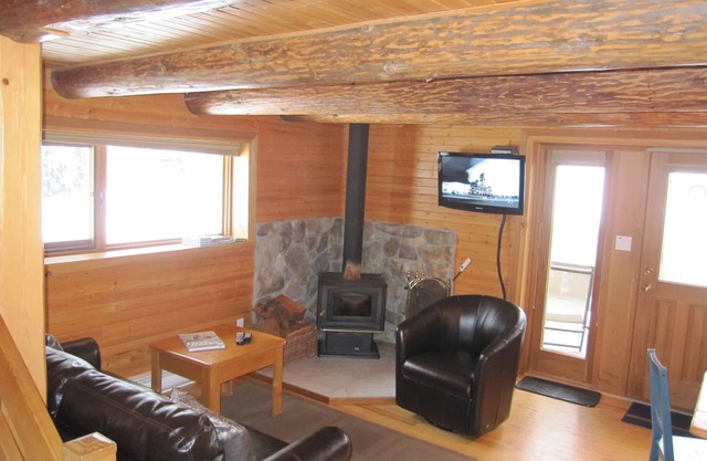 Cosy Log Cottage in Rural Location