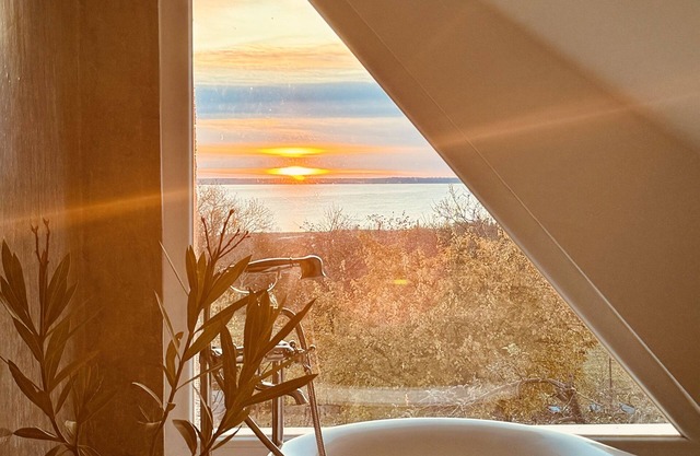 Cosy Quiet Tiny studio with lake views in the suburbs of Balatonalmadi