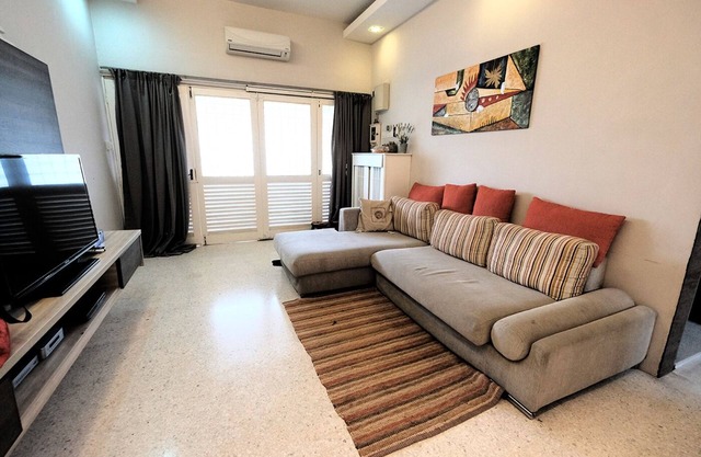 Cosy & relaxing home opposite Taman Bahagia LRT Station @ PJ SS2
