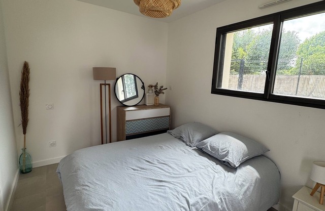 Cosy studio in quiet location, Questembert town center