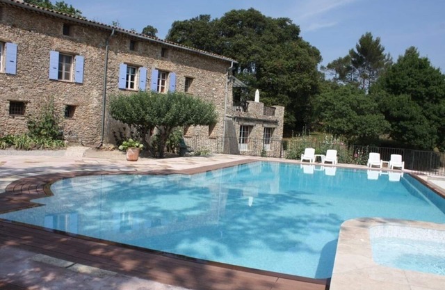 Cosy studo 2, detached in charming building, swimming pool in the middle of vineyards