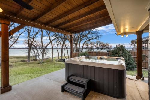 Cosy Waterfront Home