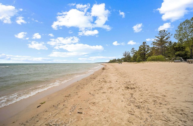 Cottage 6 - 4BR Lakefront Escape | Perfect for Groups!