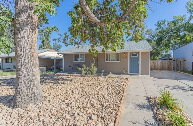 Cottage by the Lake - Manitoba