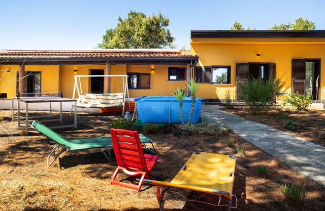 Cottage 'Etna Country Home' with Sea View, Wi-Fi and Air Conditioning