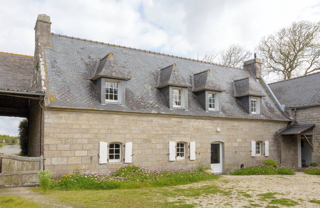 Cottage 'Ferme Kerlan Plage 5min En Voiture' with Private Garden