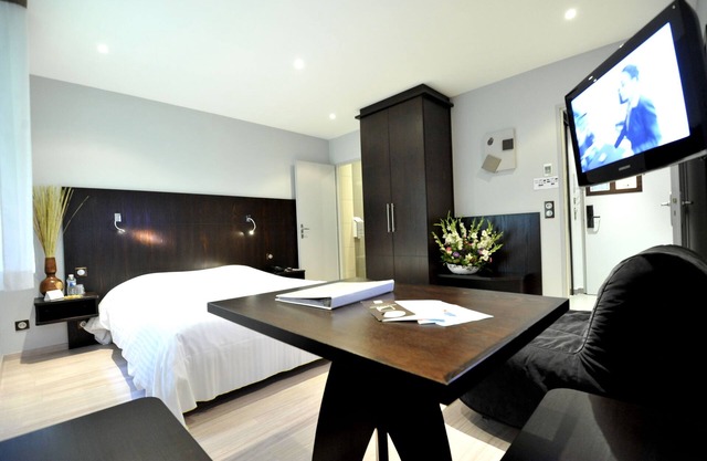 Cottage Hotel