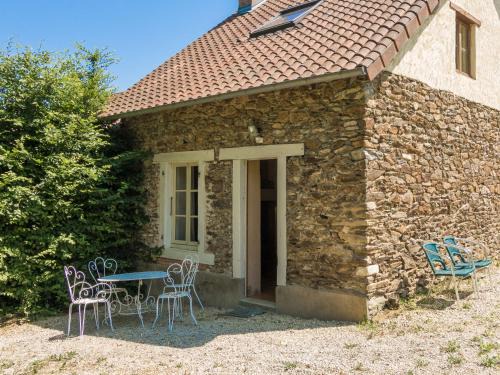Cottage in Chaleix near Forest and Lake