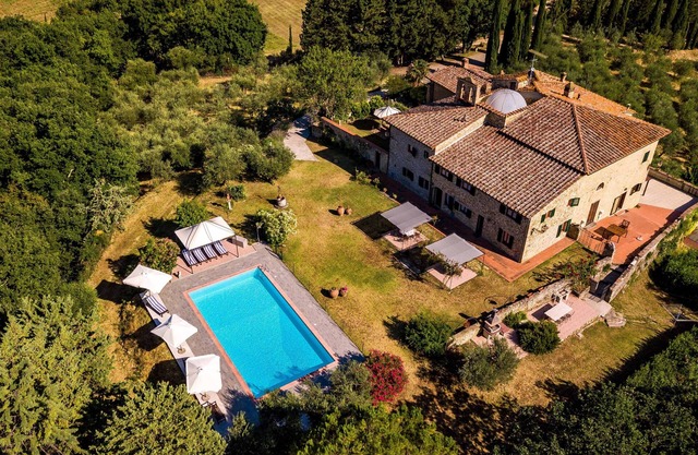 Cottage Murlo stunning hilltop castle peace & quiet countryside near art cities