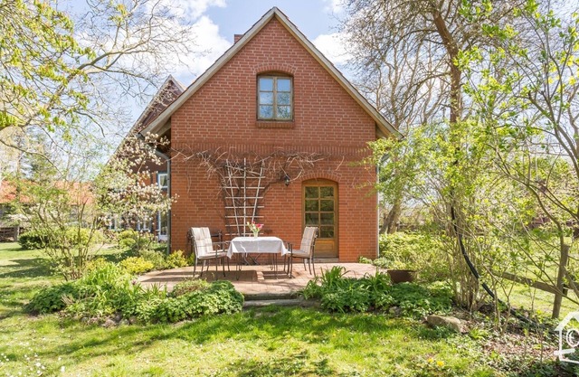 Cottage on large, idyllic grounds, child-friendly