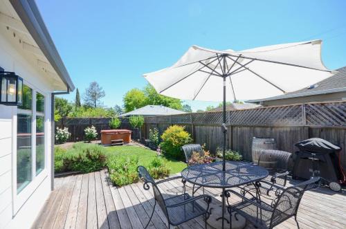 Cottage Sonoma Historic Plaza, - Includes Wine Tasting Passport