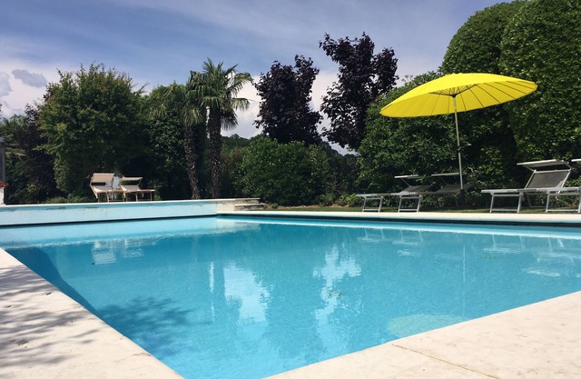 Cottage with Pool and private park, with pets allowed in Desenzano