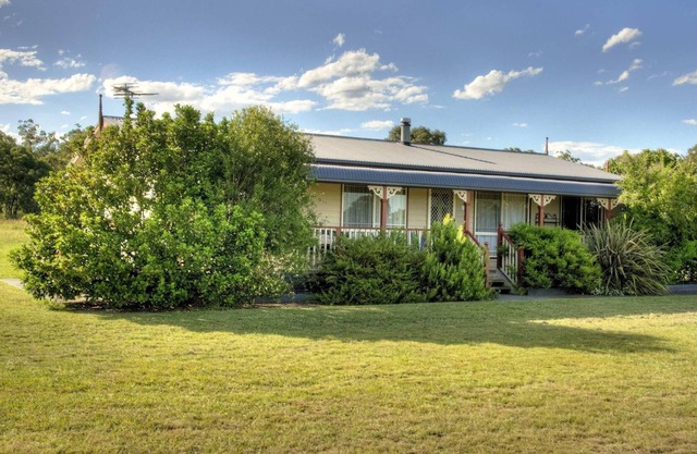 Cottages on Lovedale - No. 3 (2 bedroom) - 2 bedroom, 2 bathroom cottage in convenient Lovedale location