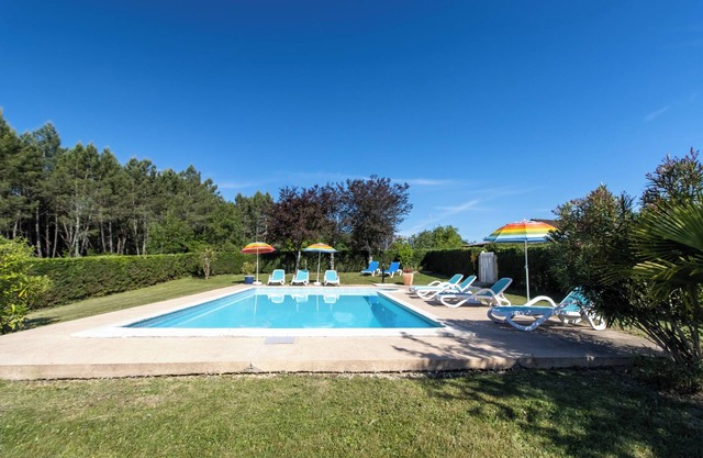 Country Cottage – Relaxing Getaway with Pool in Ginestet