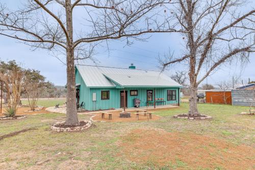 Country Home Near Fredericksburg Fire Pit and Grill