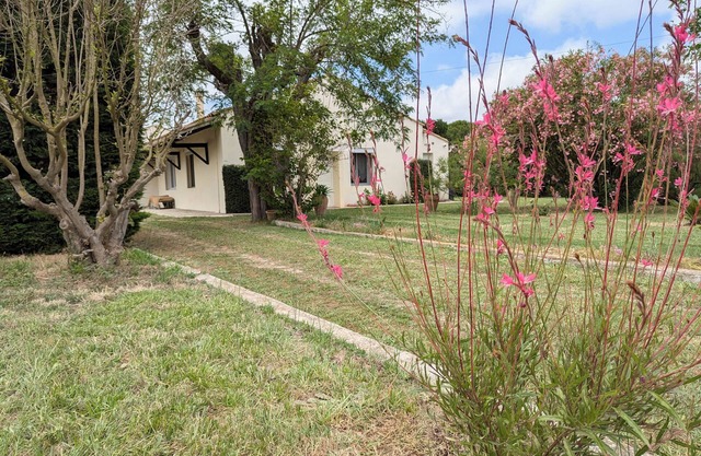 Country house a stone's throw from the town center