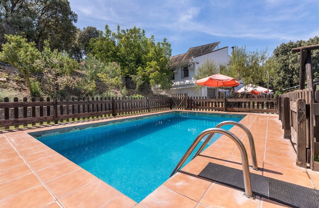Country House 'Cortijo Las Chorreras' with Mountain View, Wi-Fi and Air Conditioning