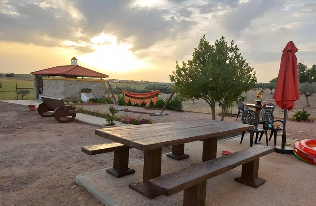 Country House Das Oliveiras with Private Terrace, Shared Garden and Air Conditioning