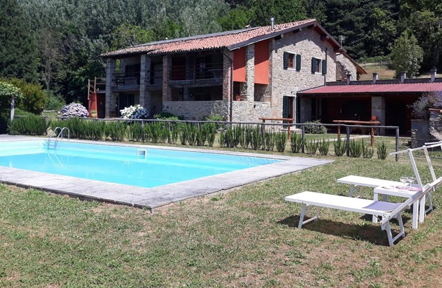 Country House in Sambuca with 6 bedrooms sleeps 15