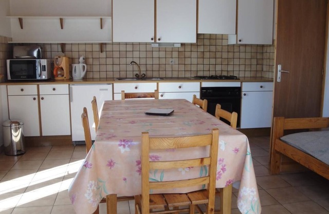 Country house located at the foot of the Albiez-Montrond ski slopes (35km of pistes) and in the heart of the village.