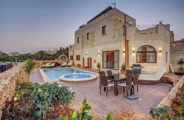 Country Views Villa Victoria
