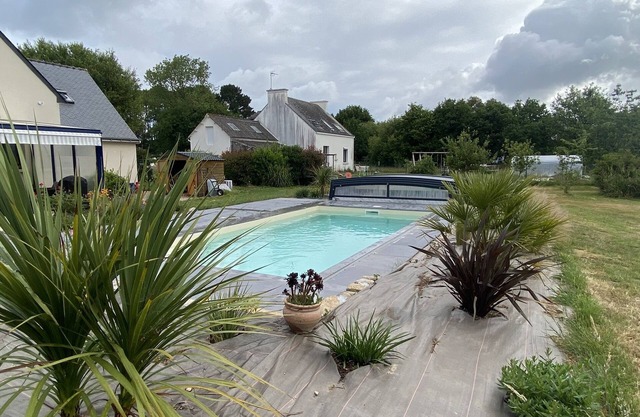 Country villa with heated pool for 6 people