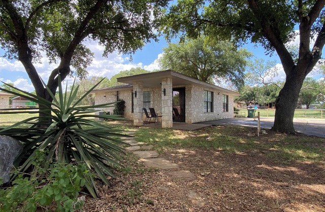 County Line Cottage - Guesthouse Near La Vernia - 14 Miles To JBSA Randolph