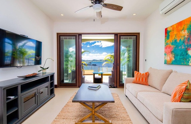 Couples Ocean Condo Pool & Breakfast