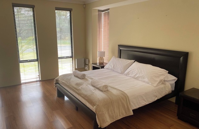 Couples Riverside Retreat (sleeps 2)