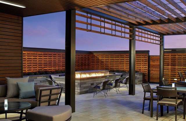 Courtyard by Marriott Baltimore Downtown/McHenry Row