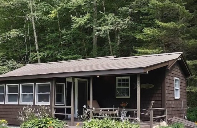 Covered Bridge Cabin on the Green River