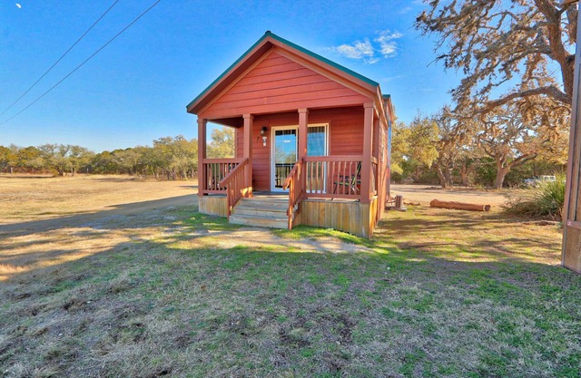 Cowgirl and Cowboy Cabin with Swimming Pool Access