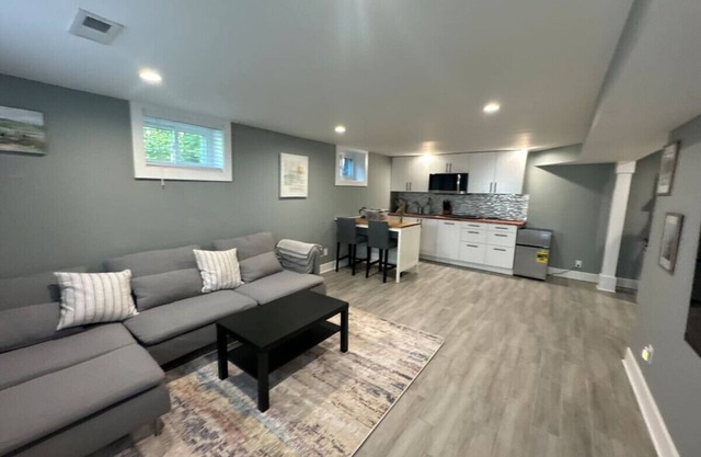Cozy 1 Bed/1 Bath Cottage